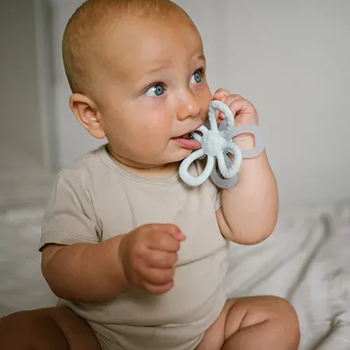 Babyono Silicone teether FLOWER 2
