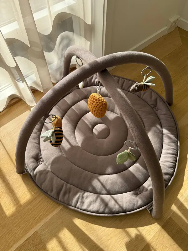 Vanilla Copenhagen Playmat - Honeybee 2