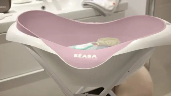 Beaba Camele' O Bath with Bath Stand - Old Pink 2