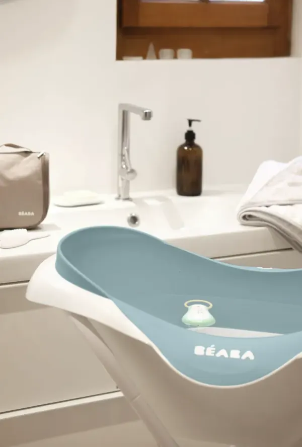 Beaba Camele' O Bath with Bath Stand - Light Turquoise 2