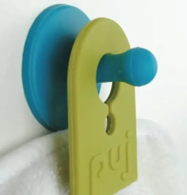 PUJ Hug - Hands Free Baby Hooded Towel with Silicone Clips 2