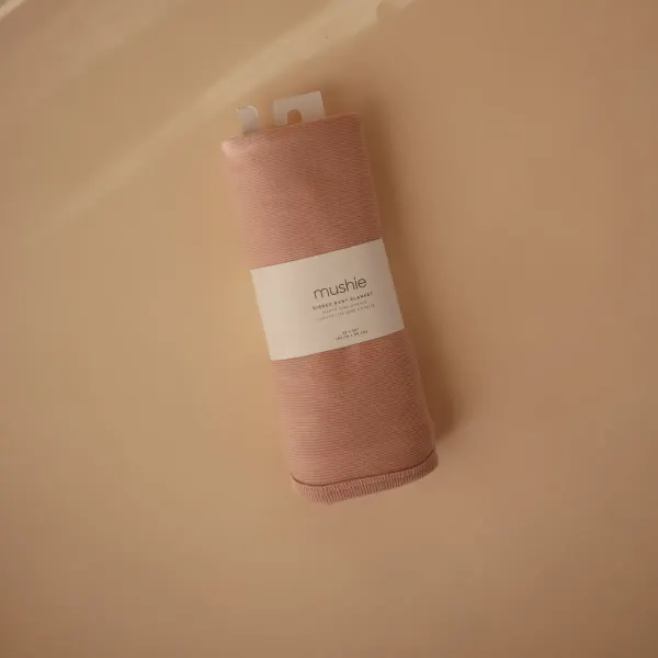 Mushie Organic Cotton Ribbed Baby Blanket (Blush) 2