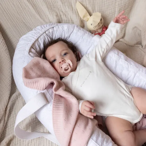 ELODIE - Portable Baby Nest - Embroidery Anglaise 2