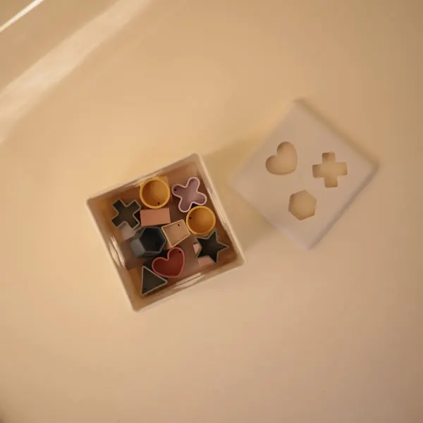 Mushie Shape Sorting Box 2