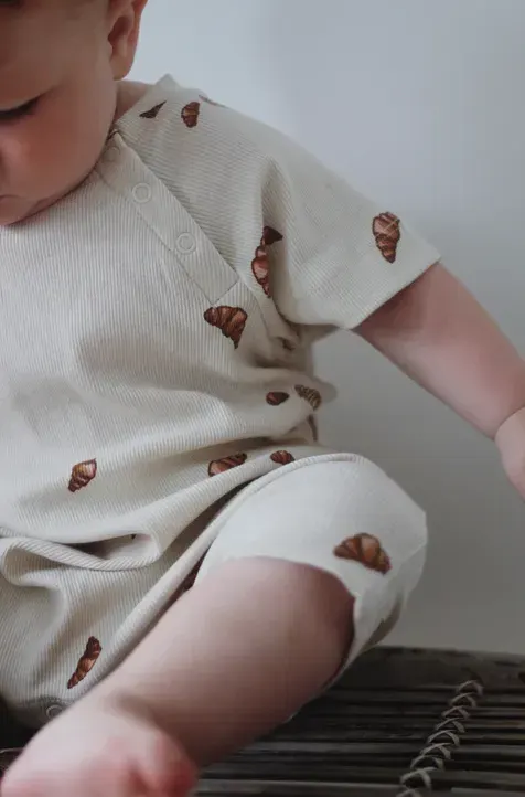 VACVAC Studio - Organic Bodysuit Short Sleeve - Croissant Mini - CARLSEN - 2