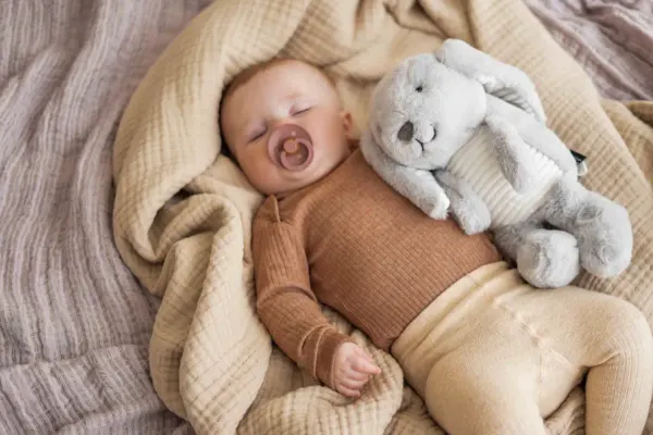 FLOW AMSTERDAM Milo (grey bunny) - Heartbeat Comforter 2