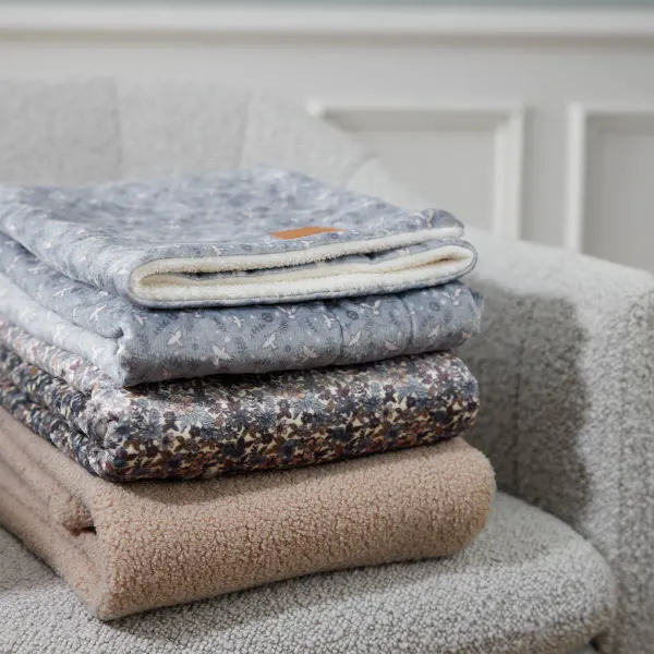 ELODIE - Pearl Velvet Blanket - Pink Bouclé 2